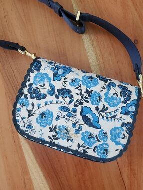 Kate Spade navy and blue floral scallop crossbody bag NWOT
